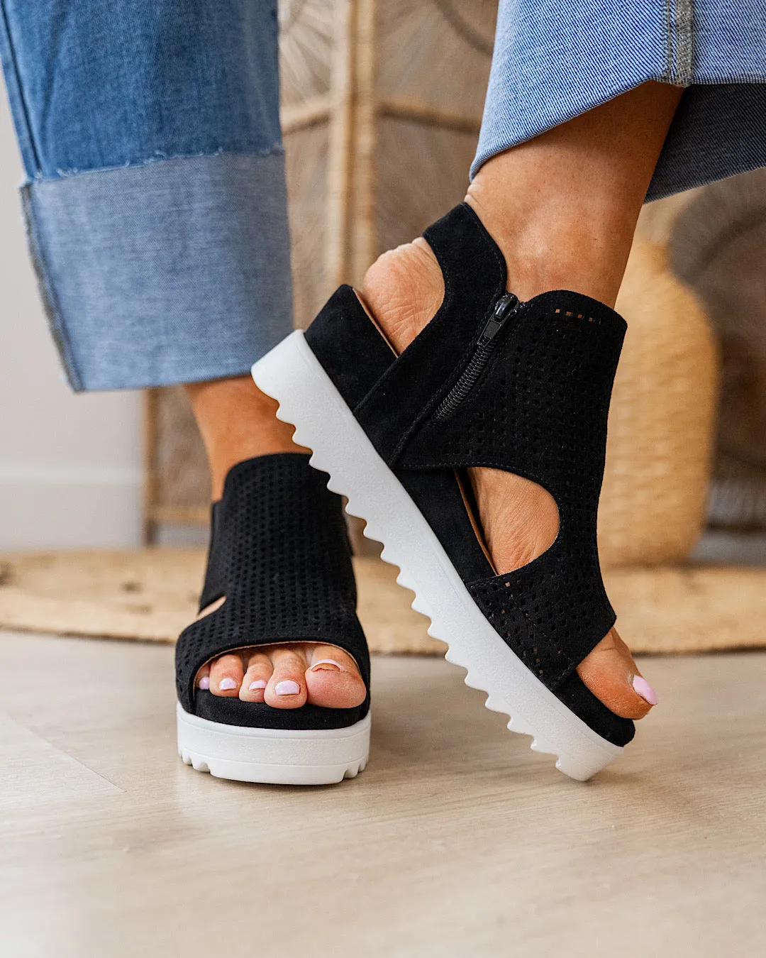 NEW! Very G Amy 2 Sandals - Black
