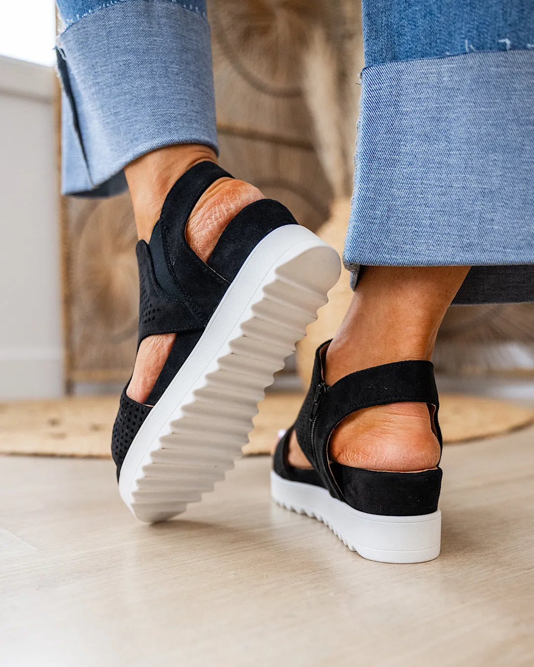 NEW! Very G Amy 2 Sandals - Black